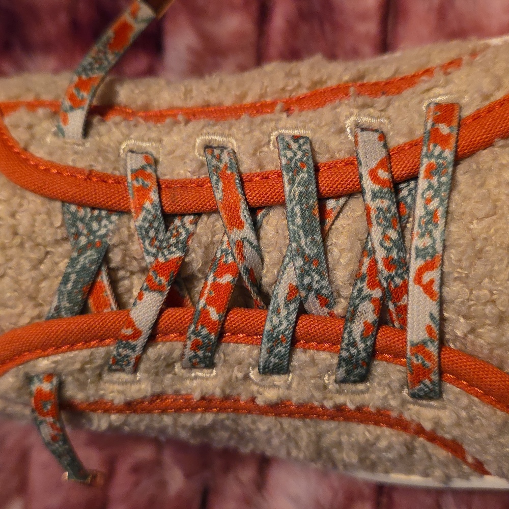 HEY DUDE Karina Sherpa In Sage Women's US8 Sneakers Shoes With Elastic Laces EUC - Picture 3 of 10